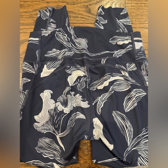 Athleta Floral Sonic Capri Navy Size XXS - Picture 5 of 5